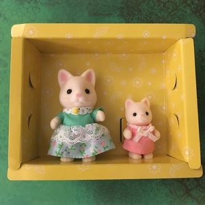 Calico Critters Silk Cat Sister and Baby